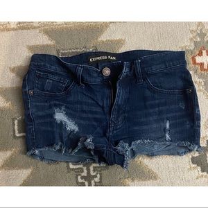 Express dark Jean shorts size 6